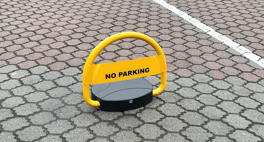 Automatická parkovací zábrana na baterii